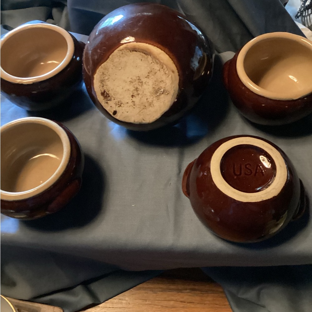 Soooo cute. Pot and 5 bowls. One is another picture. I don’t know why I did? - Picture 2 of 5